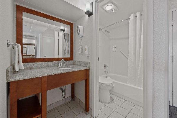Comfort Inn By The Bay image 21